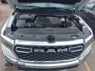 2025 Ram 1500 Big Horn z VIN 1C6SRFFP4SN562194, wystawiony jako IAAI lot #42213184 z przebiegiem 25 704 mil mil oraz . Historia ofert i sprzedaży dostępna na DreamBid. Obrazek 10.