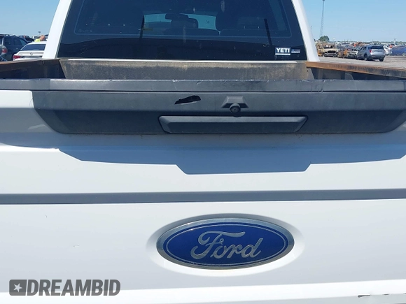 2018 Ford Super Duty F-250 SRW XL with VIN 1FT7W2B68JEC59785, listed as a IAAI auction lot 41975366 with 141,353 mi miles. Bid and sale history available at carsss.com. Image 6.