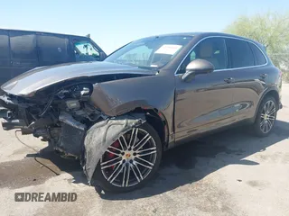 2015 Porsche Cayenne Turbo с VIN WP1AC2A27FLA82984, выставлен на аукционе IAAI как лот 42290464 с пробегом 114 185 миль миль и . История ставок и продаж доступна на DreamBid. Изображение 18.