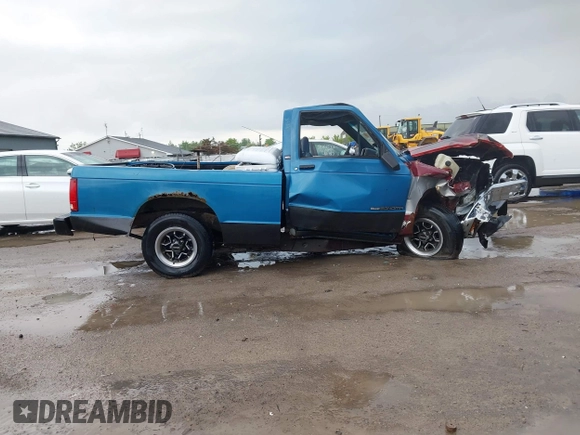 1992 GMC Sonoma z VIN 1GTCS14A9N8529102, wystawiony jako IAAI lot #42268788 z przebiegiem 83 781 mil mil oraz . Historia ofert i sprzedaży dostępna na DreamBid. Obrazek 13.