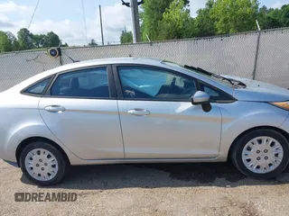 2016 Ford Fiesta S z VIN 3FADP4AJ6GM123343, wystawiony jako IAAI lot #42136294 z przebiegiem 100 206 mil mil oraz . Historia ofert i sprzedaży dostępna na DreamBid. Obrazek 13.