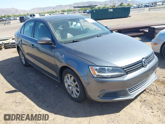 2014 Volkswagen Jetta SE z VIN 3VWD17AJXEM417724, wystawiony jako IAAI lot #42481164 z przebiegiem 98 613 mil mil oraz . Historia ofert i sprzedaży dostępna na DreamBid. Obrazek 1.