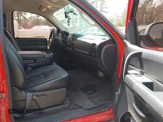 2009 Chevrolet Silverado 1500 LT with VIN 3GCEC23C59G176730, listed as a IAAI auction lot 41836196 with 156,865 mi miles. Bid and sale history available at carsss.com. Image 5.
