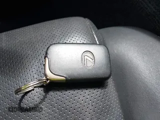 2010 Lexus IS 250 C z VIN JTHFF2C27A2509444, wystawiony jako IAAI lot #42014770 z przebiegiem 101 591 mil mil oraz . Historia ofert i sprzedaży dostępna na DreamBid. Obrazek 11.