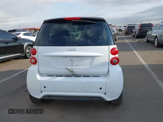2014 Smart fortwo Pure z VIN WMEEJ3BA3EK741265, wystawiony jako IAAI lot #42185357 z przebiegiem 56 753 mil mil oraz . Historia ofert i sprzedaży dostępna na DreamBid. Obrazek 16.