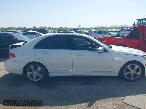 2011 Mercedes-Benz C 300 Sport с VIN WDDGF5EB2BA523947, выставлен на аукционе IAAI как лот 42012039 с пробегом 230 948 миль миль и . История ставок и продаж доступна на DreamBid. Изображение 13.
