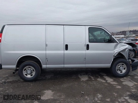 2018 Chevrolet Express Cargo Van with VIN 1GCWGAFG4J1272563, listed as a IAAI auction lot 41107558 with 1 mi miles. Bid and sale history available at carsss.com. Image 12.