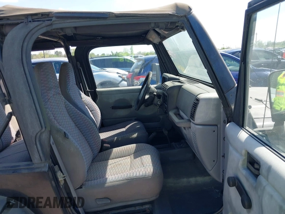 1998 Jeep Wrangler SE with VIN 1J4FY29P1WP806244, listed as a IAAI auction lot 41885627 with 131,486 mi miles. Bid and sale history available at carsss.com. Image 5.