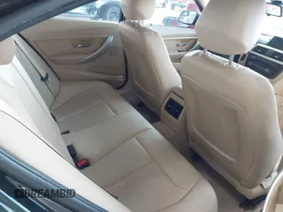 2013 BMW 3 Series 320i xDrive z VIN WBA3C3C56DF982906, wystawiony jako IAAI lot #42395925 z przebiegiem 117 880 mil mil oraz . Historia ofert i sprzedaży dostępna na DreamBid. Obrazek 8.