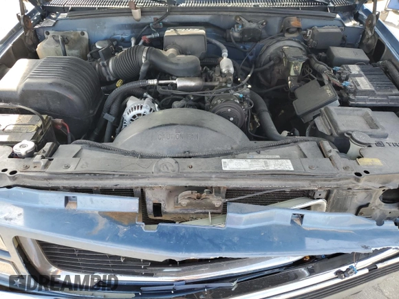 1997 GMC Suburban with VIN 1GKFK16R7VJ707618, listed as a Copart auction lot 49882035 with 317,771 mi miles and Salvage Title. Bid and sale history available at carsss.com. Image 13.