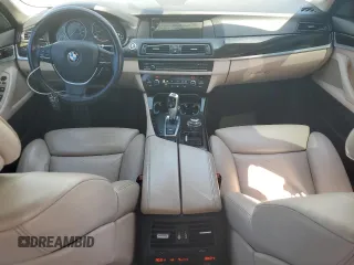 2011 BMW 5 Series 550i z VIN WBAFR9C52BC618124, wystawiony jako Copart lot #60330665 z przebiegiem 82 674 mil mil oraz Czysty tytuł • Clean title. Historia ofert i sprzedaży dostępna na DreamBid. Obrazek 8.
