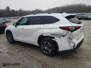 2022 Toyota Highlander XLE with VIN 5TDGZRBHXNS579496, listed as a Copart auction lot 47111505 with 23,427 mi miles and Salvage Title. Bid and sale history available at carsss.com. Image 2.