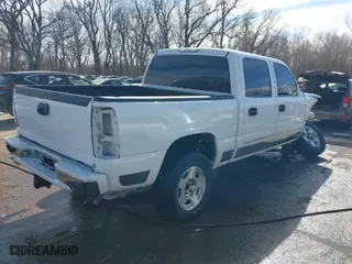 2005 Chevrolet Silverado 1500 LS with VIN 2GCEK13T151233103, listed as a IAAI auction lot 41656738 with 216,008 mi miles. Bid and sale history available at carsss.com. Image 4.
