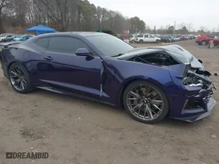 2019 Chevrolet Camaro ZL1 with VIN 1G1FK1R68K0144103, listed as a IAAI auction lot 41165256 with 33,563 mi miles. Bid and sale history available at carsss.com. Image 1.