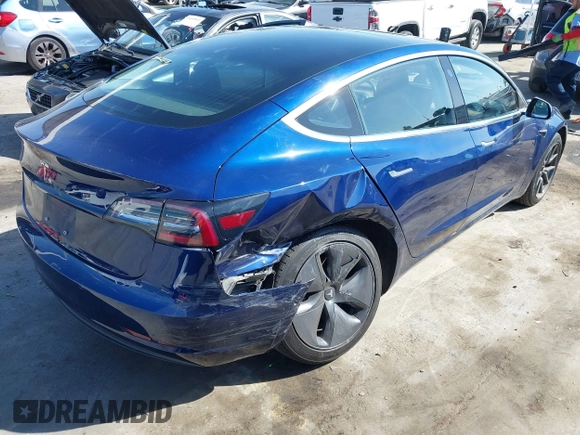 2018 Tesla Model 3 Long Range Battery z VIN 5YJ3E1EA4JF078080, wystawiony jako IAAI lot #41688015 z przebiegiem 97 886 mil mil oraz . Historia ofert i sprzedaży dostępna na DreamBid. Obrazek 4.