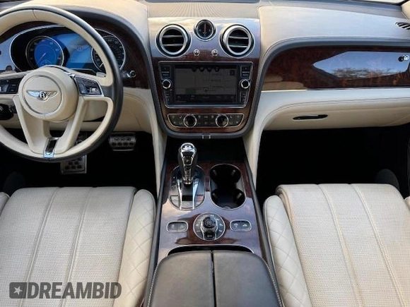 2017 Bentley Bentayga W12 z VIN SJAAC2ZV1HC014037, wystawiony jako Copart lot #54799655 z przebiegiem 36 099 mil mil oraz Szkody całkowita. Historia ofert i sprzedaży dostępna na DreamBid. Obrazek 8.