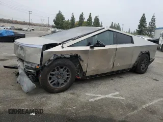 2024 Tesla Cybertruck z VIN 7G2CEHED0RA017009, wystawiony jako Copart lot #71960844 z przebiegiem 4142 mil mil oraz Szkody całkowita. Historia ofert i sprzedaży dostępna na DreamBid. Obrazek 1.