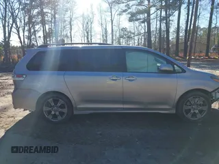 2018 Toyota Sienna SE z VIN 5TDXZ3DC3JS927325, wystawiony jako IAAI lot #41708684 z przebiegiem 95 929 mil mil oraz . Historia ofert i sprzedaży dostępna na DreamBid. Obrazek 13.