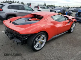 2024 Ferrari 296 GTB z VIN ZFF99SLA9R0310238, wystawiony jako Copart lot #81647524 z przebiegiem Nie podano mil oraz Szkody całkowita. Historia ofert i sprzedaży dostępna na DreamBid. Obrazek 3.