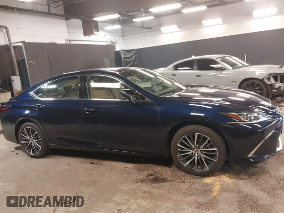 2022 Lexus ES 350 with VIN 58ADZ1B11NU133521, listed as a IAAI auction lot 42120415 with 13,398 mi miles and . Bid and sale history available at DreamBid. Image 13.