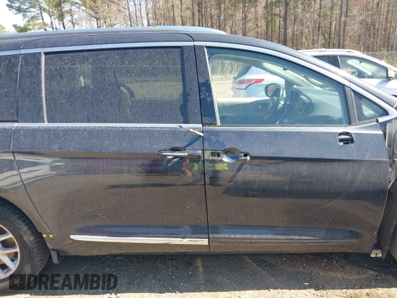 2020 Chrysler Pacifica Touring L z VIN 2C4RC1BG4LR230598, wystawiony jako IAAI lot #41782052 z przebiegiem 184 093 mil mil oraz . Historia ofert i sprzedaży dostępna na DreamBid. Obrazek 13.