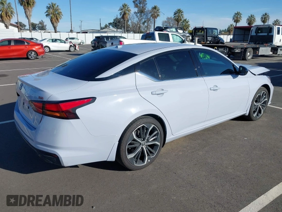2025 Nissan Altima SR with VIN 1N4BL4CV6SN322491, listed as a IAAI auction lot 41549681 with 4,119 mi miles and . Bid and sale history available at DreamBid. Image 4.