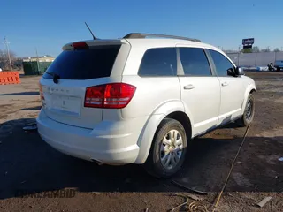 2017 Dodge Journey SE z VIN 3C4PDCAB3HT707029, wystawiony jako IAAI lot #41406306 z przebiegiem 104 046 mil mil oraz . Historia ofert i sprzedaży dostępna na DreamBid. Obrazek 4.