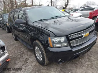 2012 Chevrolet Suburban LT with VIN 1GNSCJE04CR261802, listed as a IAAI auction lot 41638075 with 274,406 mi miles. Bid and sale history available at carsss.com. Image 1.