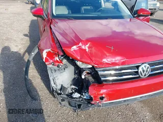 2018 Volkswagen Tiguan SEL z VIN 3VV3B7AX3JM054842, wystawiony jako IAAI lot #42240503 z przebiegiem 47 300 mil mil oraz . Historia ofert i sprzedaży dostępna na DreamBid. Obrazek 6.