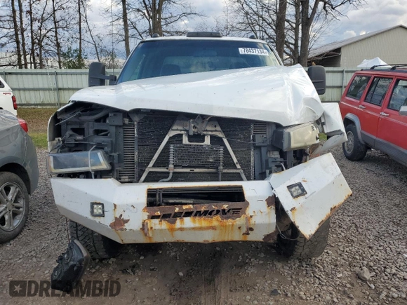 2004 Chevrolet Silverado 3500 DRW z VIN 1GCJK33104F120422, wystawiony jako Copart lot #78437134 z przebiegiem 277 609 mil mil oraz Szkoda całkowita • Salvage title. Historia ofert i sprzedaży dostępna na DreamBid. Obrazek 5.
