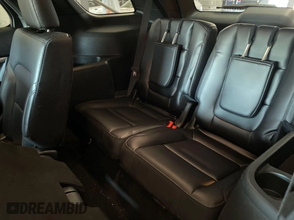 2019 Ford Explorer XLT z VIN 1FM5K8D85KGB20171, wystawiony jako IAAI lot #42767312 z przebiegiem 83 569 mil mil oraz . Historia ofert i sprzedaży dostępna na DreamBid. Obrazek 33.