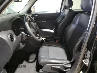2017 Jeep Patriot Sport SE with VIN 1C4NJPBA2HD201176, listed as a Copart auction lot 44499025 with 92,182 mi miles and Salvage Title. Bid and sale history available at carsss.com. Image 7.