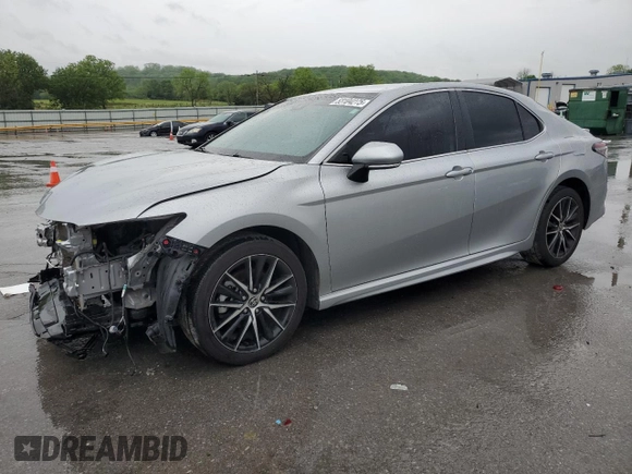 2022 Toyota Camry SE z VIN 4T1G11AK9NU708664, wystawiony jako Copart lot #53104275 z przebiegiem 77 421 mil mil oraz Szkoda całkowita • Salvage title. Historia ofert i sprzedaży dostępna na DreamBid. Obrazek 1.