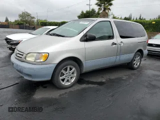 2001 Toyota Sienna CE with VIN 4T3ZF19C11U380942, listed as a Copart auction lot 53658875 with 158,205 mi miles and Clean Title. Bid and sale history available at carsss.com. Image 1.