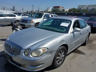 2008 Buick LaCrosse CXL with VIN 2G4WD582X81318883, listed as a IAAI auction lot 41936061 with 189,095 mi miles. Bid and sale history available at carsss.com. Image 2.