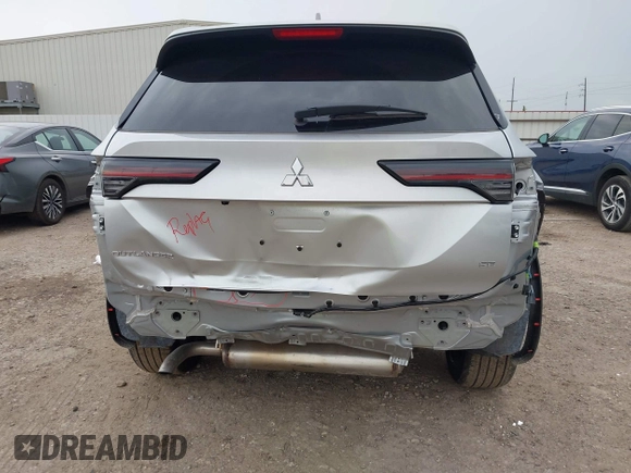 2025 Mitsubishi Outlander SEL z VIN JA4J3VA81SZ015726, wystawiony jako IAAI lot #42392744 z przebiegiem 4 004 mil mil oraz . Historia ofert i sprzedaży dostępna na DreamBid. Obrazek 18.
