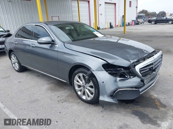2018 Mercedes-Benz E-Class E 300 with VIN WDDZF4JB3JA409950, listed as a IAAI auction lot 42032598 with 44,381 mi miles. Bid and sale history available at carsss.com. Image 1.
