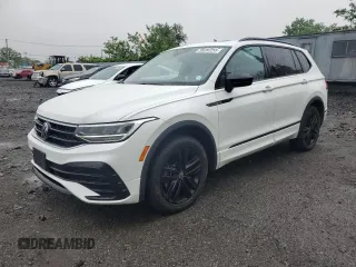2022 Volkswagen Tiguan SE R-Line Black z VIN 3VV8B7AX1NM174571, wystawiony jako Copart lot #55282255 z przebiegiem 12 995 mil mil oraz Szkody całkowita. Historia ofert i sprzedaży dostępna na DreamBid. Obrazek 1.