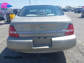 2000 Nissan Altima XE with VIN 1N4DL01D3YC197921, listed as a IAAI auction lot 41953585 with 84,233 mi miles. Bid and sale history available at carsss.com. Image 12.