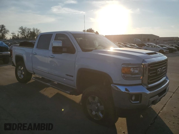2018 GMC Sierra 2500HD SLT with VIN 1GT12TEYXJF167558, listed as a Copart auction lot 43043825 with 98,363 mi miles and Salvage Title. Bid and sale history available at carsss.com. Image 4.