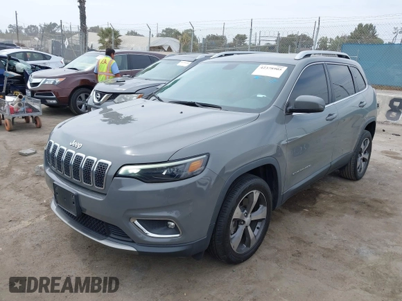 2019 Jeep Cherokee Limited z VIN 1C4PJLDB4KD365690, wystawiony jako IAAI lot #42378905 z przebiegiem 65 505 mil mil oraz . Historia ofert i sprzedaży dostępna na DreamBid. Obrazek 2.