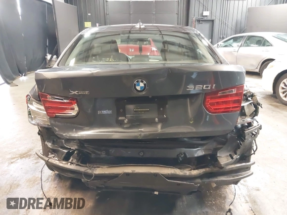 2015 BMW 3 Series 320i xDrive z VIN WBA3C3G57FNS76157, wystawiony jako IAAI lot #42042392 z przebiegiem 93 756 mil mil oraz . Historia ofert i sprzedaży dostępna na DreamBid. Obrazek 16.