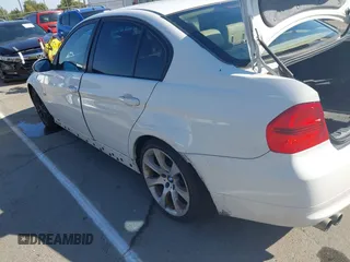 2008 BMW 3 Series 328i z VIN WBAVC53508FZ86427, wystawiony jako IAAI lot #42745902 z przebiegiem 173 327 mil mil oraz . Historia ofert i sprzedaży dostępna na DreamBid. Obrazek 14.