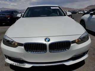 2013 BMW 3 Series 328i z VIN WBA3C1C53DF444720, wystawiony jako Copart lot #54775275 z przebiegiem 71 603 mil mil oraz Szkody całkowita. Historia ofert i sprzedaży dostępna na DreamBid. Obrazek 5.
