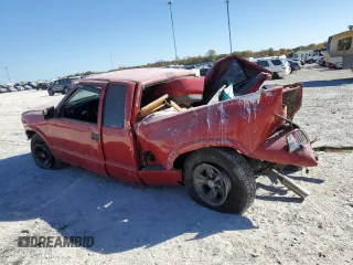 2001 GMC Sonoma SLS w/1SF Pkg with VIN 1GTCS195318130532, listed as a Copart auction lot 76083064 with 0 mi miles and Salvage Title. Bid and sale history available at carsss.com. Image 2.