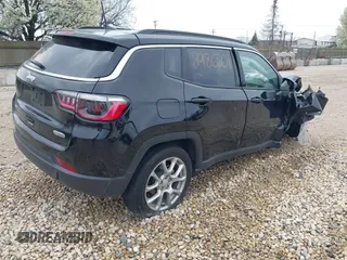2024 Jeep Compass Latitude Lux with VIN 3C4NJDFN9RT143218, listed as a IAAI auction lot 42109742 with 25,919 mi miles and . Bid and sale history available at DreamBid. Image 4.