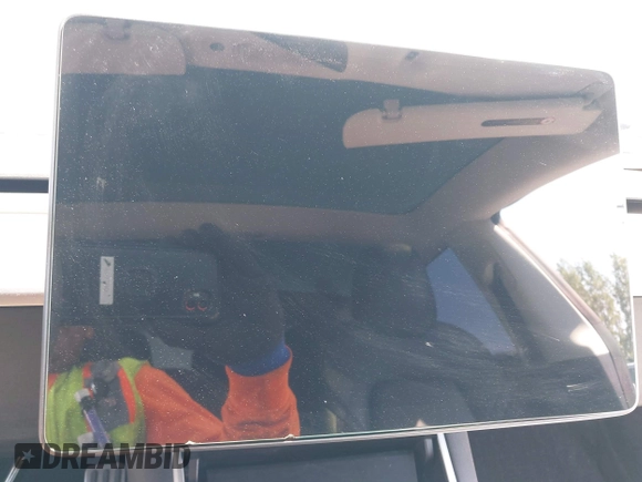 2020 Tesla Model 3 Long Range z VIN 5YJ3E1EB3LF621348, wystawiony jako IAAI lot #42121895 z przebiegiem Nie podano mil oraz . Historia ofert i sprzedaży dostępna na DreamBid. Obrazek 18.