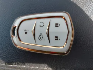 2020 Cadillac XT4 AWD Premium Luxury z VIN 1GYFZDR44LF036461, wystawiony jako IAAI lot #41934371 z przebiegiem 90 545 mil mil oraz . Historia ofert i sprzedaży dostępna na DreamBid. Obrazek 11.