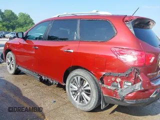 2017 Nissan Pathfinder Platinum z VIN 5N1DR2MNXHC645902, wystawiony jako IAAI lot #42396546 z przebiegiem 123 608 mil mil oraz . Historia ofert i sprzedaży dostępna na DreamBid. Obrazek 6.