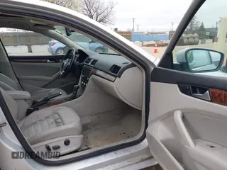 2012 Volkswagen Passat SEL with VIN 1VWCP7A34CC079912, listed as a IAAI auction lot 41993331 with 114,110 mi miles. Bid and sale history available at carsss.com. Image 5.